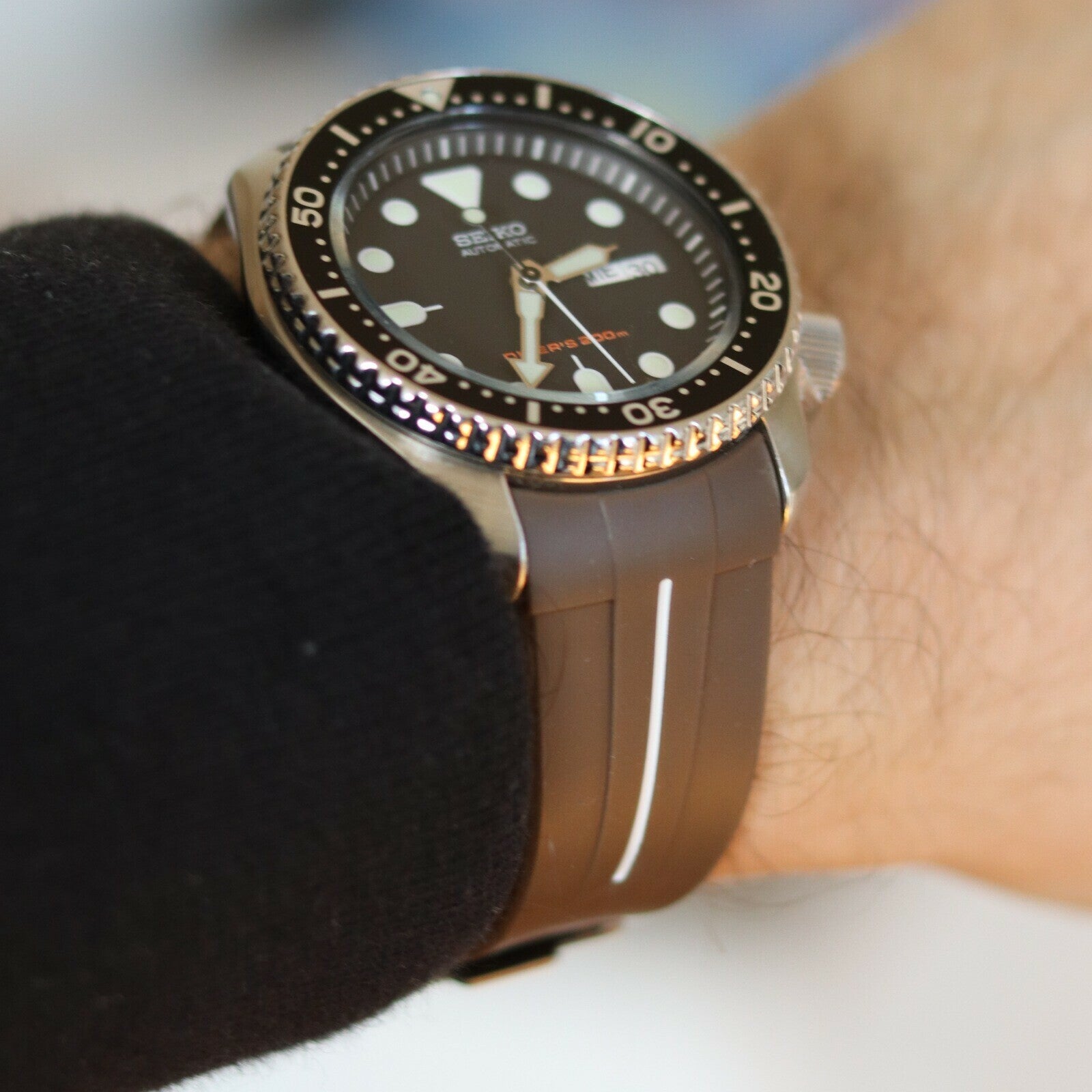 Gummirem Buet 22mm Brun/hvid