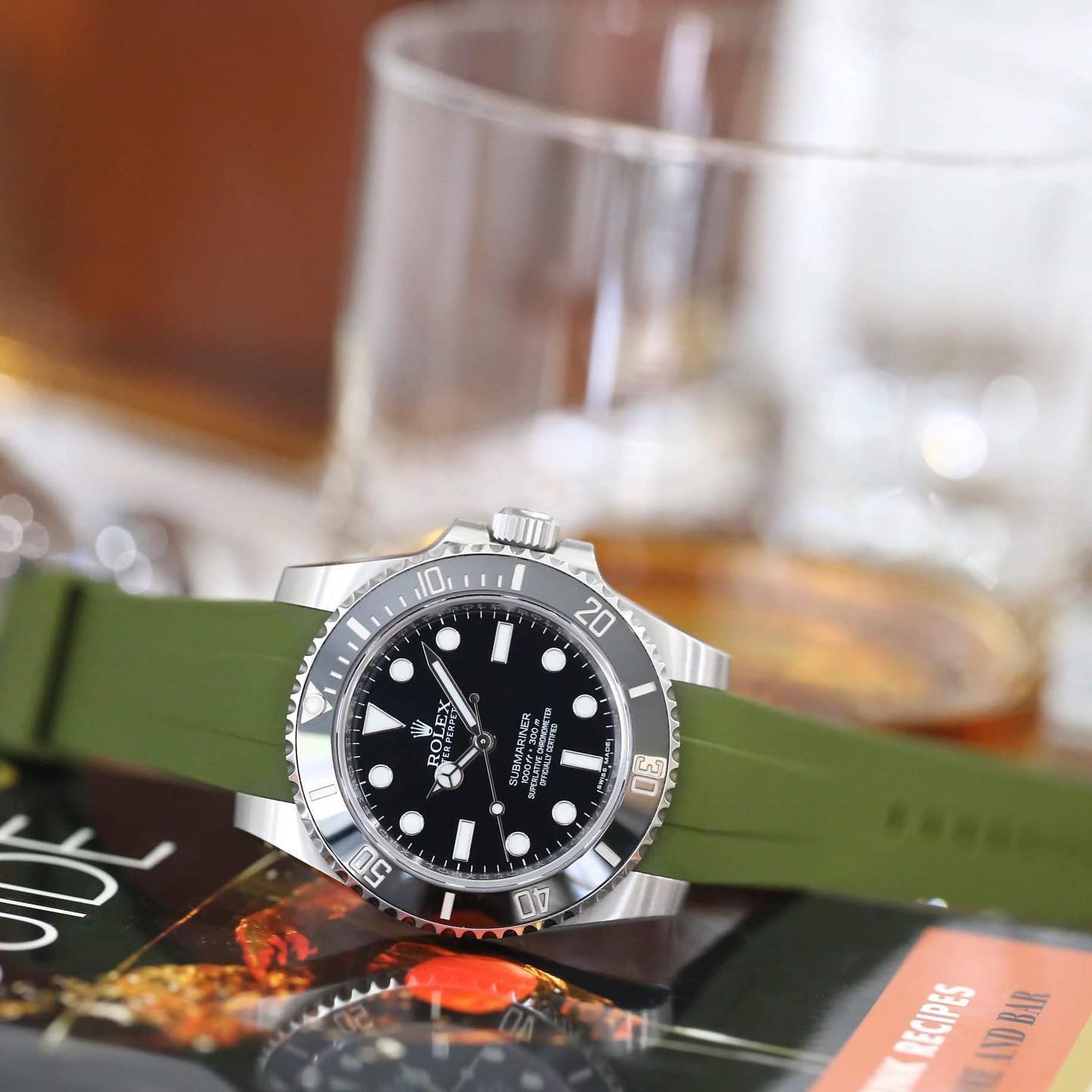 Horus 21mm buet gummirem - olivengrøn med guldspænde