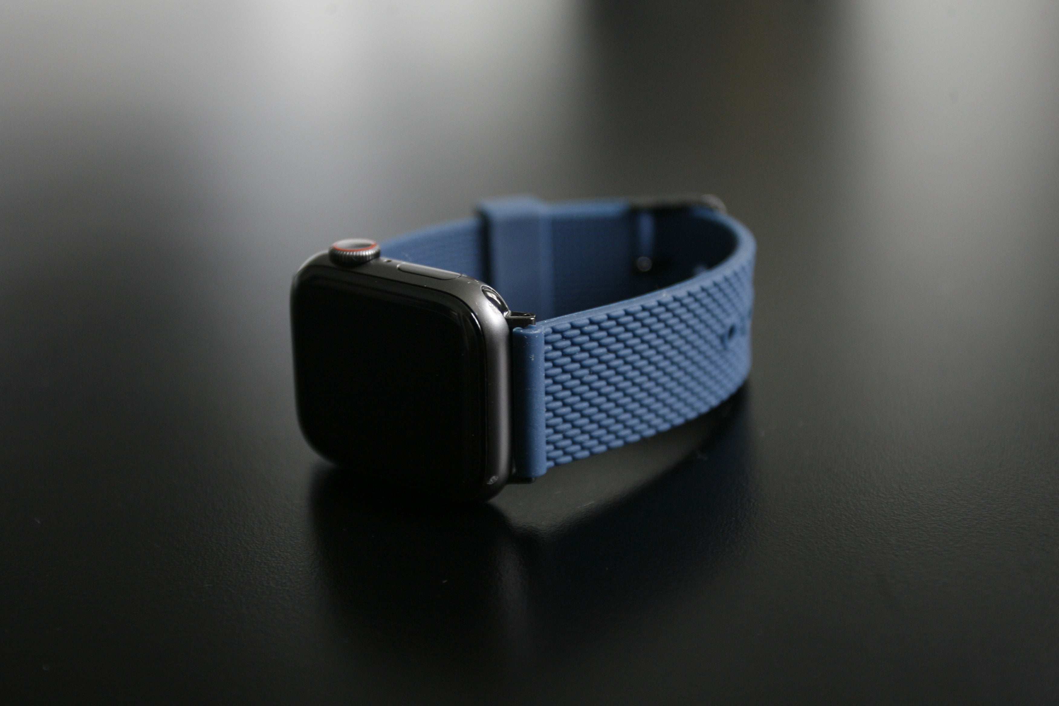 Apple Watch gummirem - mørkeblå med sort spænde