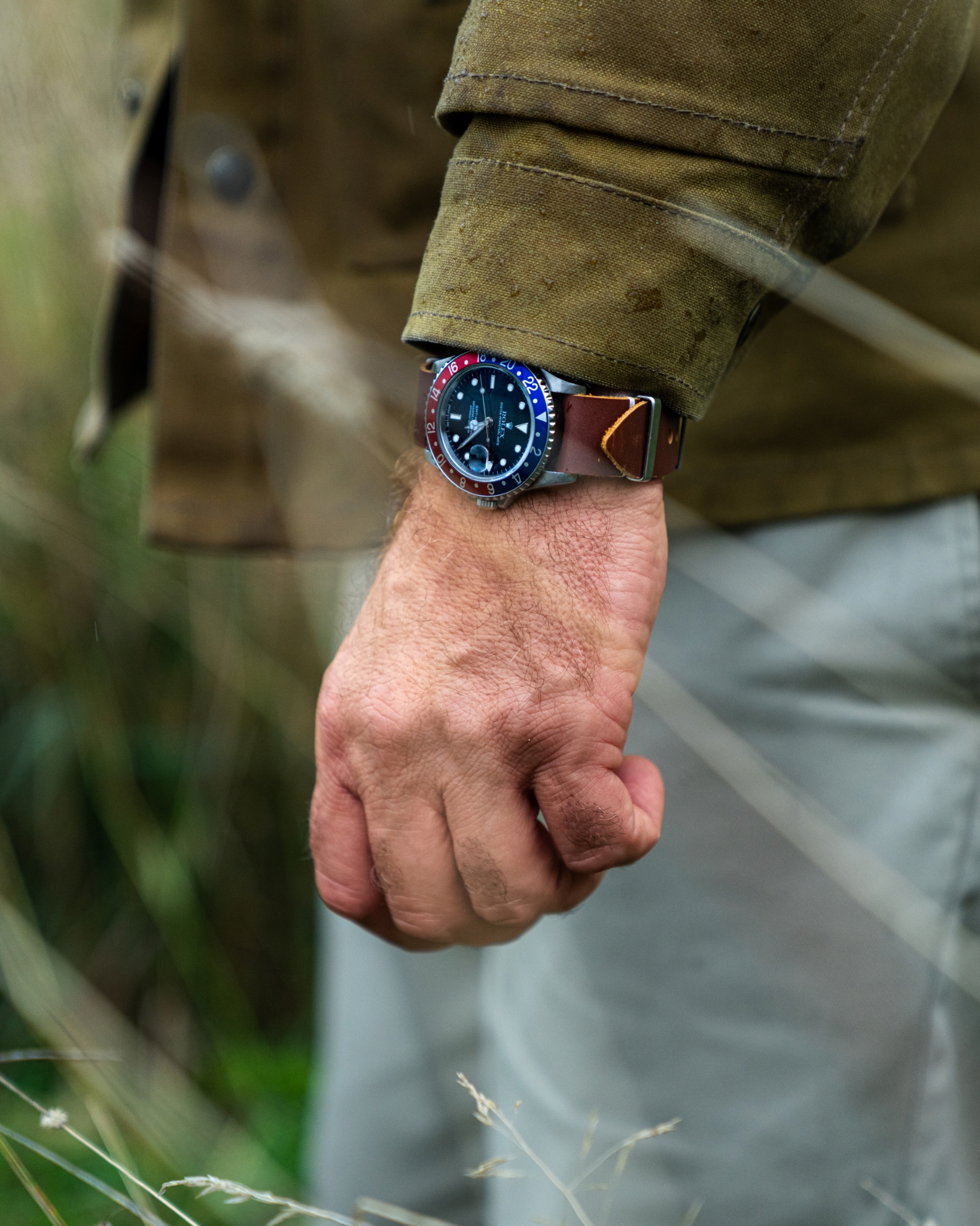 NATO-rem i mørkebrunt læder